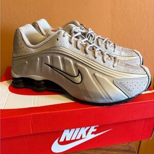 Nike Shox R4 grey black men’s shoes sneakers new